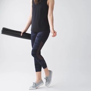 Lululemon Seek the Heat Crop naval blue